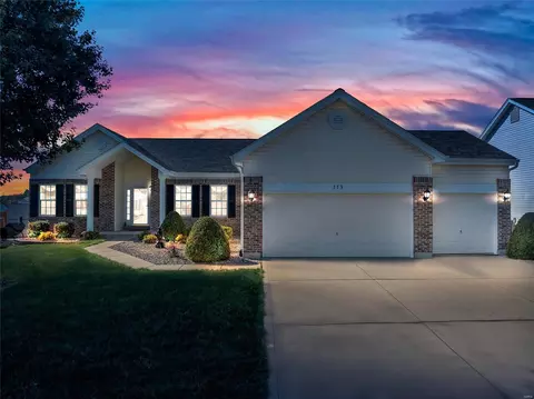 379 Bears Den Dr, Wentzville, MO 63385