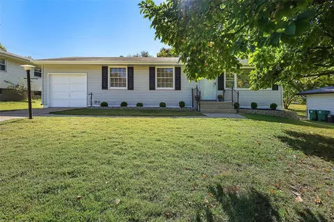 618 Gleason Dr, Saint Louis, MO 63137