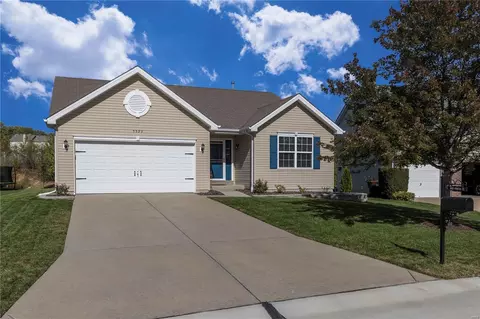 5523 Norgate Ct, Saint Charles, MO 63304