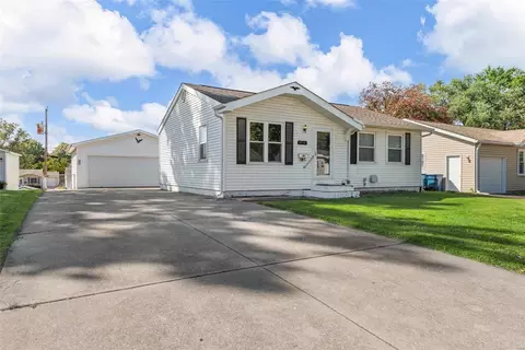 12121 Belaire Pl, Maryland Heights, MO 63043
