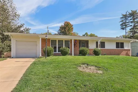 1308 Susanaire Cir, Saint Louis, MO 63146