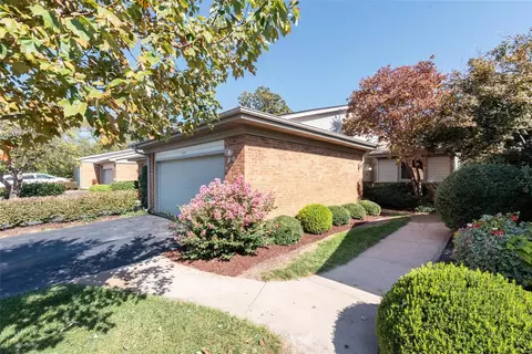 1206 Meramec Heights Dr, Ballwin, MO 63021