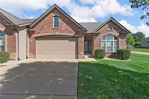 12101 Enclave Pl, Bridgeton, MO 63044