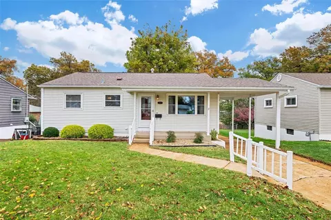 4631 Heege Rd, Saint Louis, MO 63123