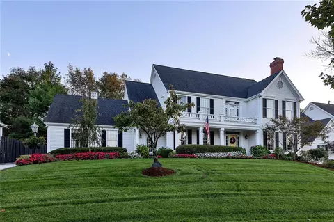2064 Hunters Field Rd, Kirkwood, MO 63122