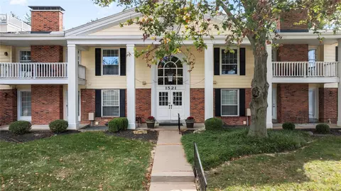 1521 Hedgeford Dr #13, Chesterfield, MO 63017