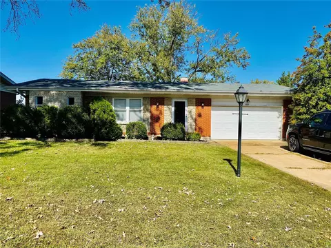9331 Lawndale Dr, Saint Louis, MO 63126