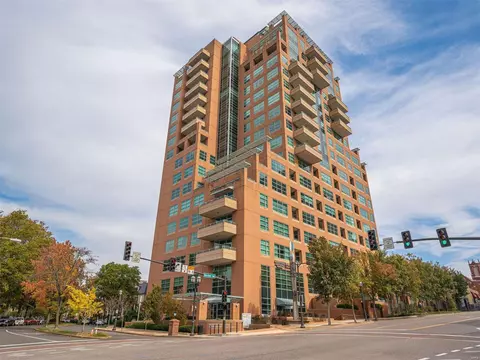 8025 Maryland Ave #6B, Clayton, MO 63105
