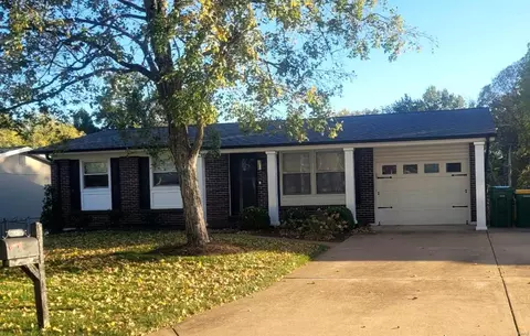 38 Black Oak Ln, Fenton, MO 63026
