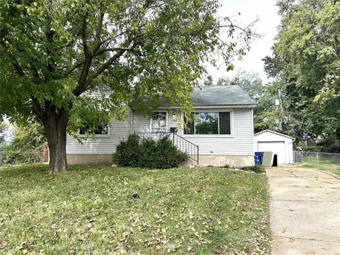 1266 Lynfield Pl, Saint Louis, MO 63147