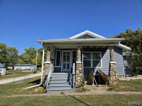 174 Clinton St, Hamburg, IL 62045