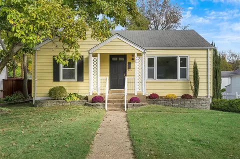 506 Willow Ln, Saint Louis, MO 63122