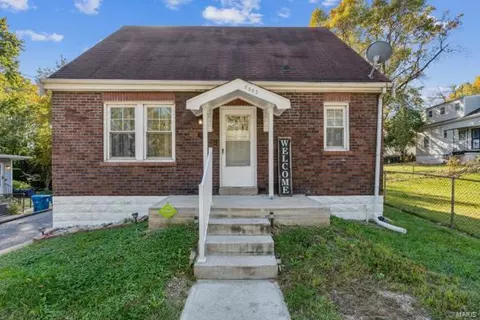 8802 Corwin Dr, Saint Louis, MO 63136
