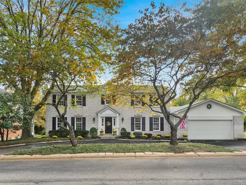 11920 Country Club Dr, Crystal Lake Park, MO 63131