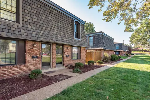 1892 Union Rd, Saint Louis, MO 63125