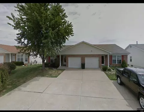 1742 Summergate Estates Dr, St Peters, MO 63303