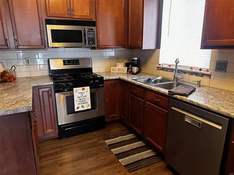 Kitchen - 527 Copper Meadows Ln, O'fallon, MO 63368 photo 7 of 10