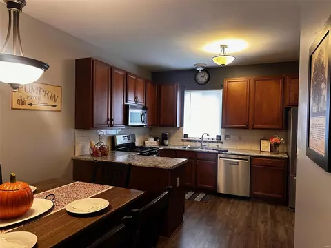 Kitchen - 527 Copper Meadows Ln, O'fallon, MO 63368 photo 6 of 10