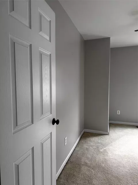 Bedroom - 527 Copper Meadows Ln, O'fallon, MO 63368 photo 4 of 7
