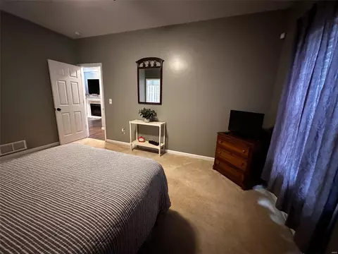 Bedroom - 527 Copper Meadows Ln, O'fallon, MO 63368 photo 2 of 7