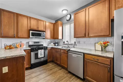 Kitchen - 527 Copper Meadows Ln, O'fallon, MO 63368 photo 1 of 10