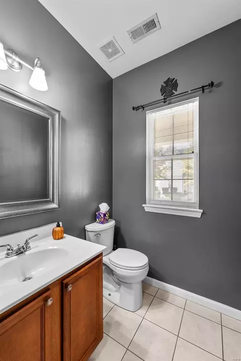 Bath - 527 Copper Meadows Ln, O'fallon, MO 63368 photo 4 of 5
