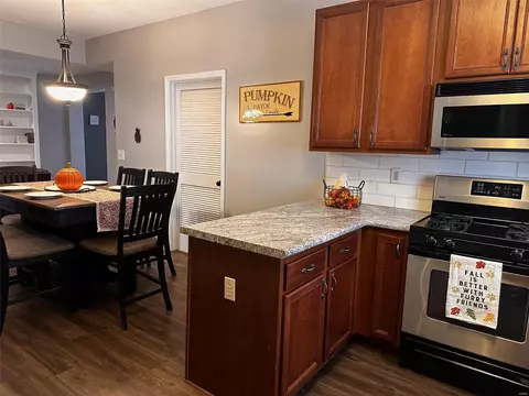 Kitchen - 527 Copper Meadows Ln, O'fallon, MO 63368 photo 4 of 10
