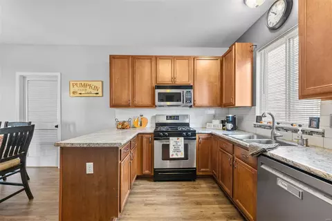 Kitchen - 527 Copper Meadows Ln, O'fallon, MO 63368 photo 2 of 10