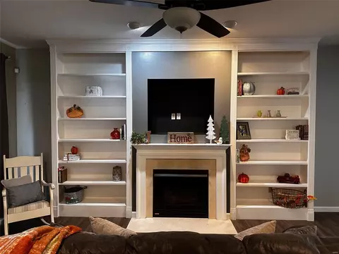 Living - 527 Copper Meadows Ln, O'fallon, MO 63368 photo 3 of 4