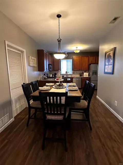 Dining - 527 Copper Meadows Ln, O'fallon, MO 63368 photo 5 of 6