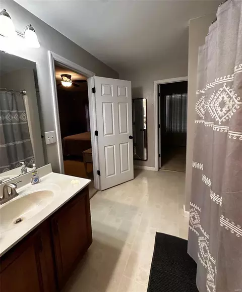 Bath - 527 Copper Meadows Ln, O'fallon, MO 63368 photo 1 of 5