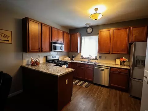Kitchen - 527 Copper Meadows Ln, O'fallon, MO 63368 photo 8 of 10