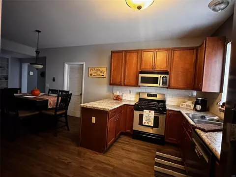 Kitchen - 527 Copper Meadows Ln, O'fallon, MO 63368 photo 10 of 10