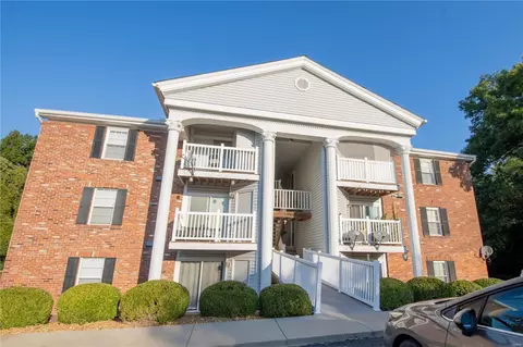 1960 Marine Terrace Dr #J, Saint Louis, MO 63146