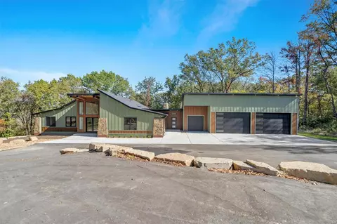 4748 Chapel Hill Dr, Saint Louis, MO 63128