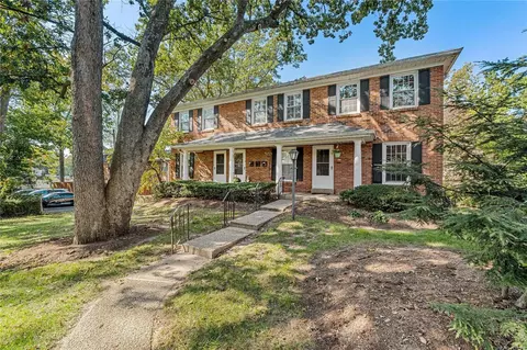 617 Candleberry Ct #A, Kirkwood, MO 63122