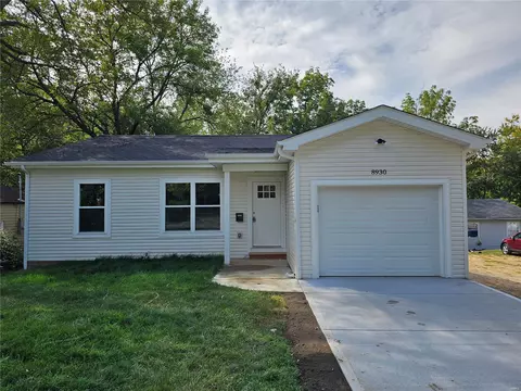 8930 Higginson Dr, Saint Louis, MO 63121