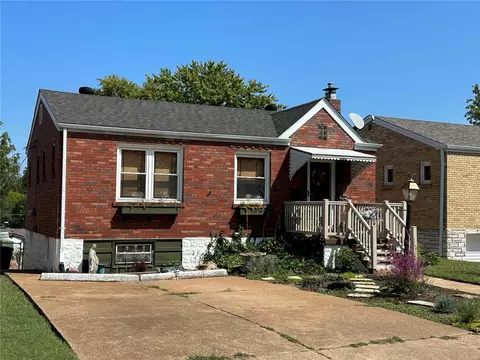 653 Bellsworth Dr, Saint Louis, MO 63125