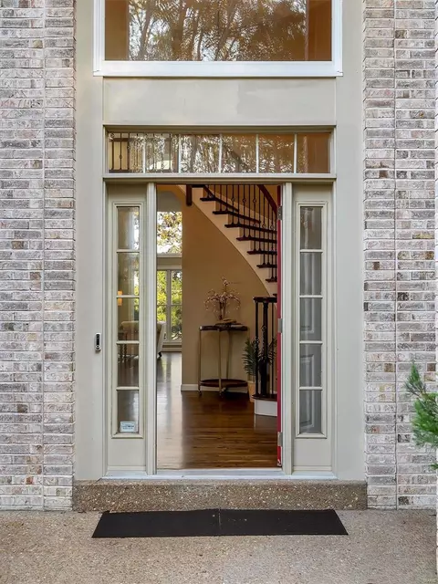 Entry Way - 555 Inverrary Ct, Eureka, MO 63025 photo 1 of 3