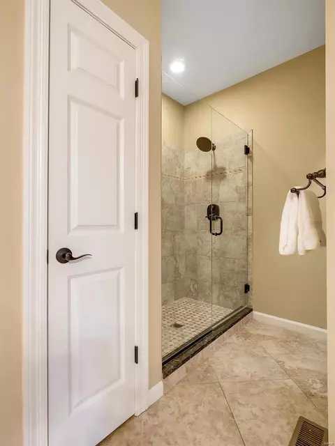 Bath - 555 Inverrary Ct, Eureka, MO 63025 photo 4 of 9