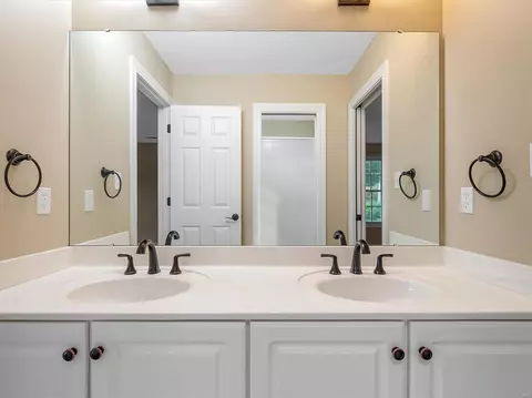 Bath - 555 Inverrary Ct, Eureka, MO 63025 photo 8 of 9