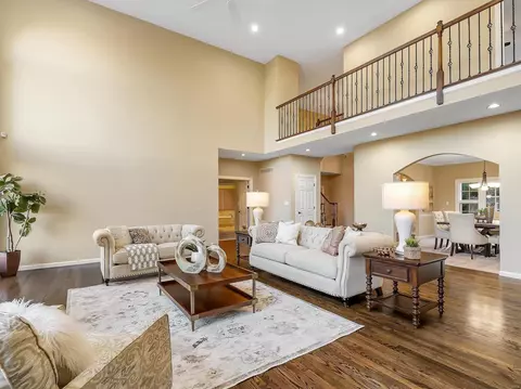 Living - 555 Inverrary Ct, Eureka, MO 63025 photo 3 of 8