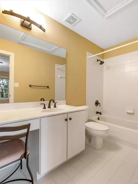 Bath - 555 Inverrary Ct, Eureka, MO 63025 photo 9 of 9