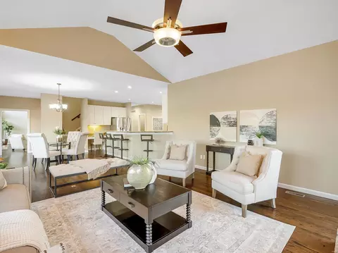 Living - 555 Inverrary Ct, Eureka, MO 63025 photo 7 of 8