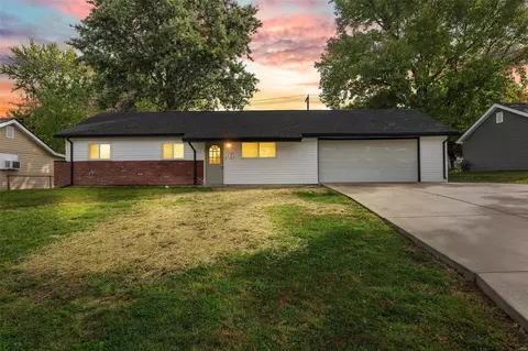 24 Saint Paul Ct, O'fallon, MO 63366
