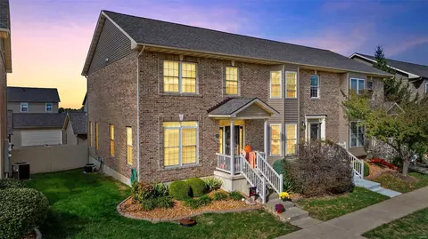 548 Queens Court Pl, Saint Peters, MO 63376