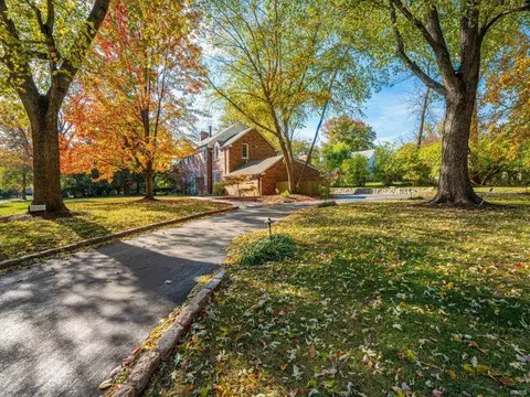 Exterior - 13 Dromara Rd, Ladue, MO 63124 photo 8 of 8