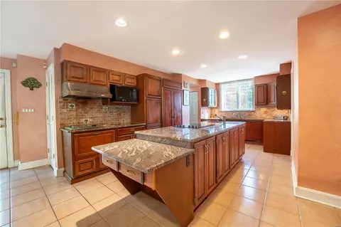 Kitchen - 13 Dromara Rd, Ladue, MO 63124 photo 1 of 3