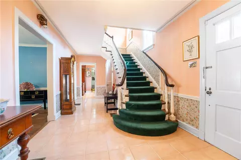 Entry Way - 13 Dromara Rd, Ladue, MO 63124 photo 1 of 3