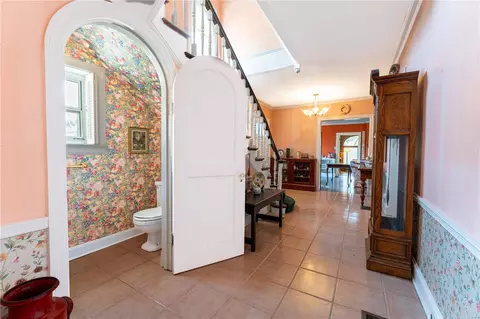 Entry Way - 13 Dromara Rd, Ladue, MO 63124 photo 2 of 3